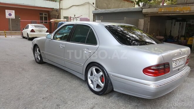 Mercedes E 220 1999, 310,000 km - 2.2 l - Bakı