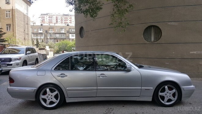 Mercedes E 220 1999, 310,000 km - 2.2 l - Bakı