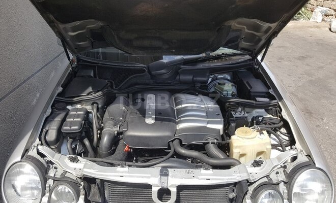 Mercedes E 220 1999, 310,000 km - 2.2 l - Bakı