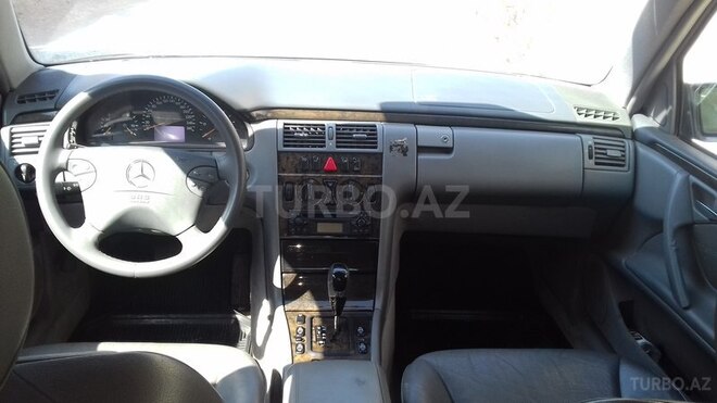 Mercedes E 240 2000, 295,000 km - 2.6 л - Bakı