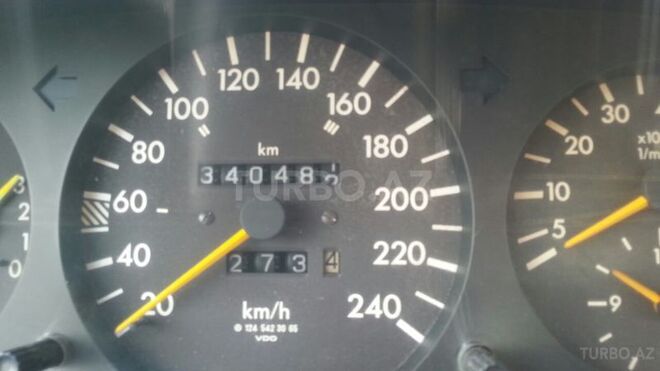 Mercedes E 220 1993, 340,482 km - 2.2 l - Qusar