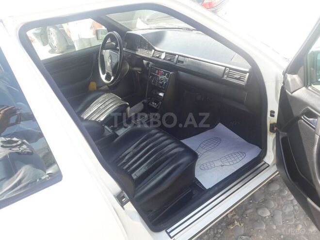 Mercedes E 220 1993, 340,482 km - 2.2 l - Qusar