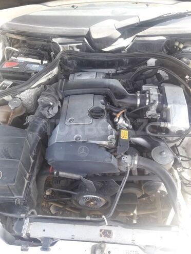 Mercedes E 220 1993, 340,482 km - 2.2 l - Qusar