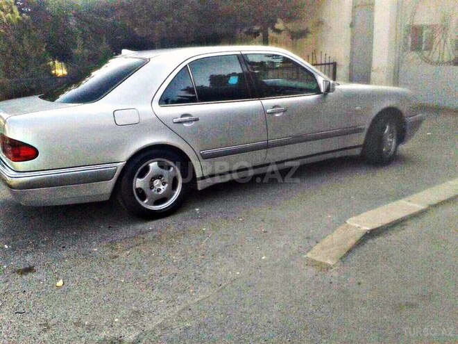 Mercedes E 230 1996, 302,000 km - 2.3 l - Bakı