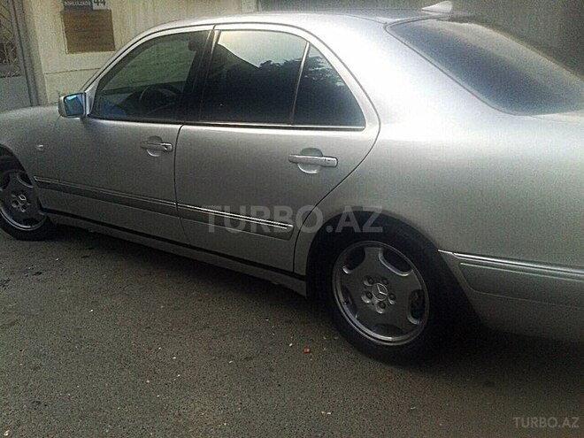 Mercedes E 230 1996, 302,000 km - 2.3 l - Bakı