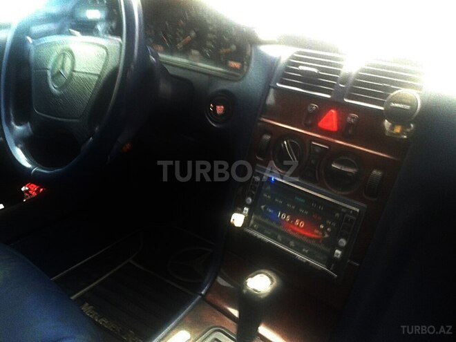 Mercedes E 230 1996, 302,000 km - 2.3 l - Bakı