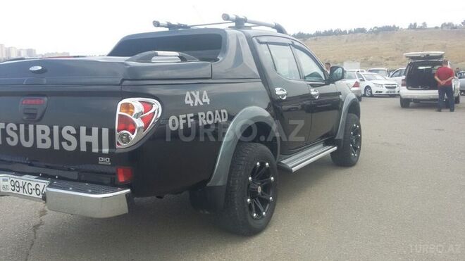 Mitsubishi L200 2013, 100,000 km - 2.5 l - Bakı