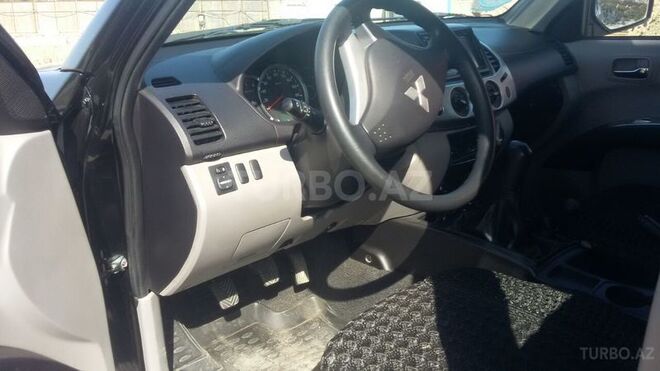 Mitsubishi L200 2013, 100,000 km - 2.5 l - Bakı