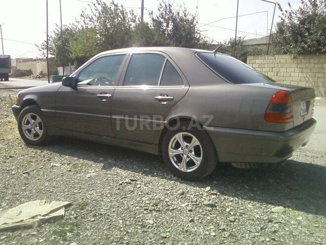 Mercedes C 220 1994, 285,000 km - 2.2 l - Quba