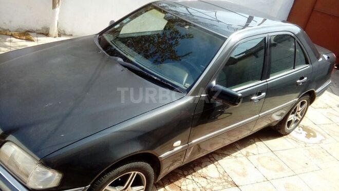 Mercedes C 220 1995, 237,000 km - 2.2 l - Bakı
