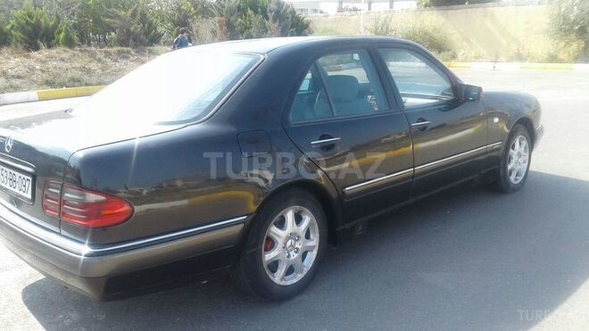 Mercedes E 240 1999, 255,000 km - 2.4 l - Xırdalan