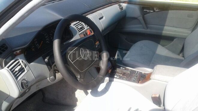 Mercedes E 240 1999, 290,000 km - 2.4 l - Sumqayıt