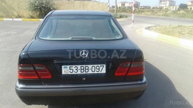 Mercedes E 240 1999, 290,000 km - 2.4 l - Sumqayıt