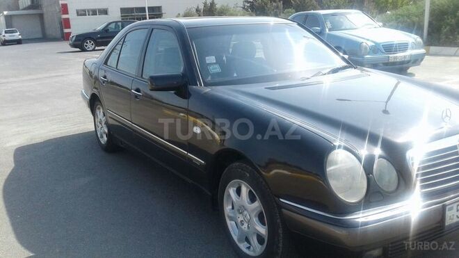Mercedes E 240 1999, 290,000 km - 2.4 l - Sumqayıt