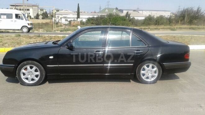 Mercedes E 240 1999, 290,000 km - 2.4 l - Sumqayıt