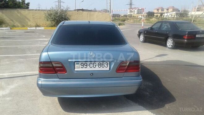 Mercedes E 220 2001, 303,000 km - 2.2 l - Xırdalan