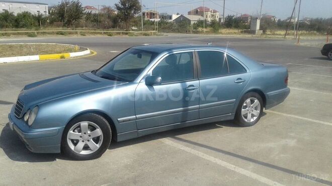 Mercedes E 220 2001, 303,000 km - 2.2 l - Xırdalan