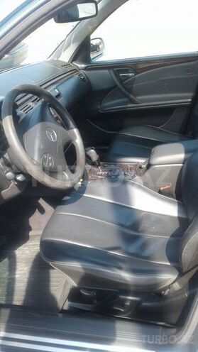 Mercedes E 220 2001, 303,000 km - 2.2 l - Xırdalan