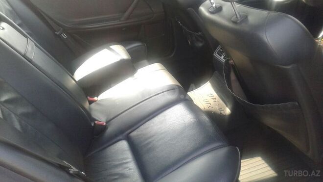 Mercedes E 220 2001, 303,000 km - 2.2 l - Xırdalan