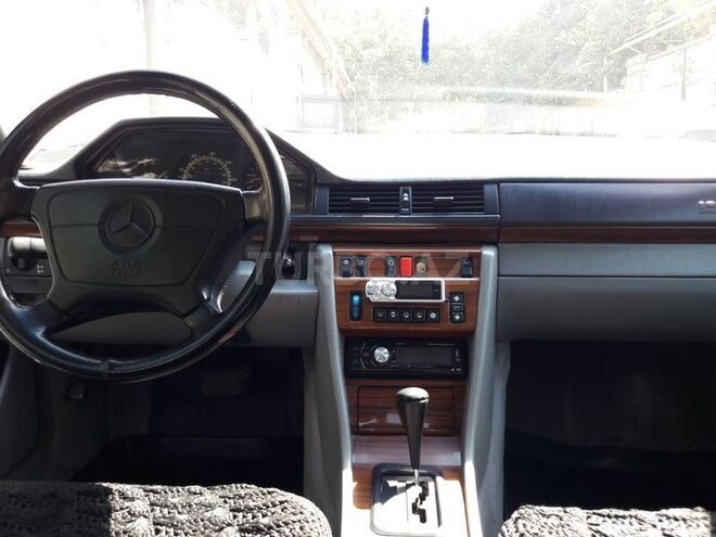 Mercedes E 300 1995, 250,000 km - 3.0 l - Bakı