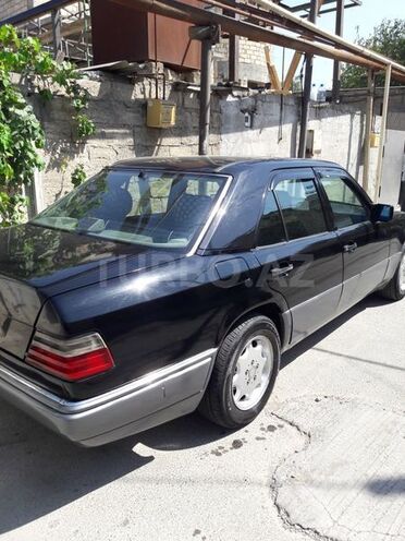 Mercedes E 300 1995, 250,000 km - 3.0 l - Bakı