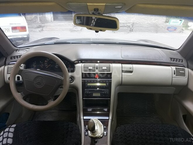 Mercedes E 200 1996, 651,000 km - 2.0 л - Yevlax
