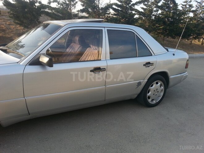 Mercedes E 200 2001, 258,000 km - 2.0 l - Bakı