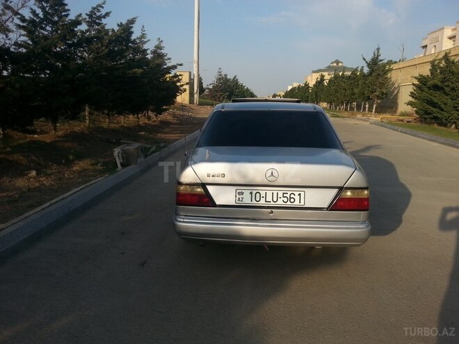 Mercedes E 200 2001, 258,000 km - 2.0 l - Bakı