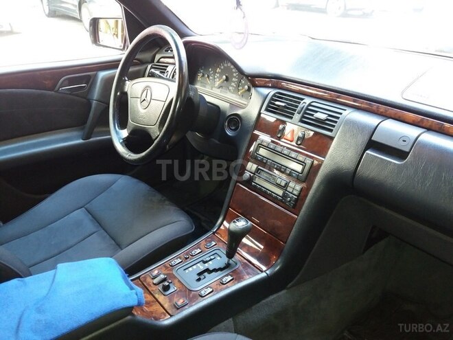 Mercedes E 230 1997, 221,300 km - 2.3 л - Bakı