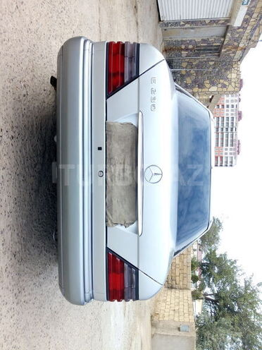 Mercedes E 230 1992, 386,466 km - 2.3 l - Bakı