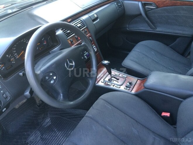 Mercedes E 220 2000, 237,000 km - 2.2 l - Bakı