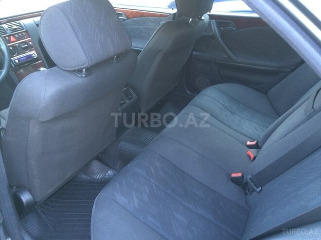 Mercedes E 220 2000, 237,000 km - 2.2 l - Bakı