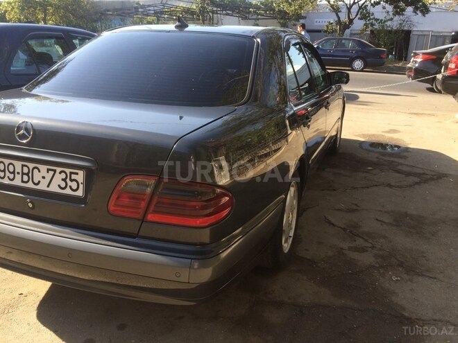 Mercedes E 220 2000, 237,000 km - 2.2 l - Bakı