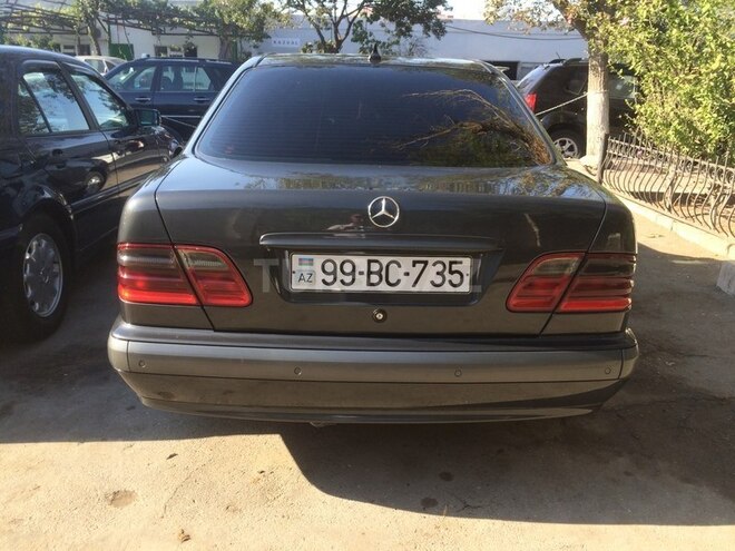 Mercedes E 220 2000, 237,000 km - 2.2 l - Bakı
