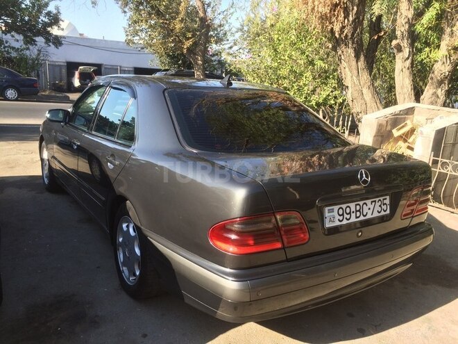 Mercedes E 220 2000, 237,000 km - 2.2 l - Bakı