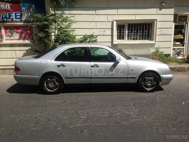 Mercedes E 220 1996, 160,676 km - 2.2 l - Bakı