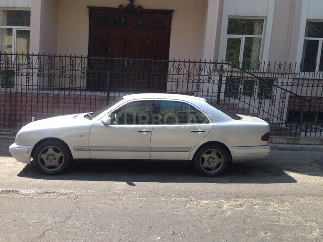 Mercedes E 220 1996, 160,676 km - 2.2 l - Bakı