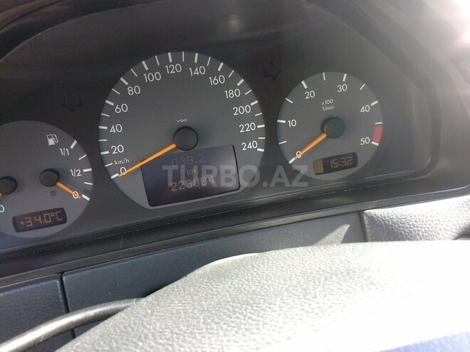Mercedes E 220 2000, 223,085 km - 0.3 l - Bakı
