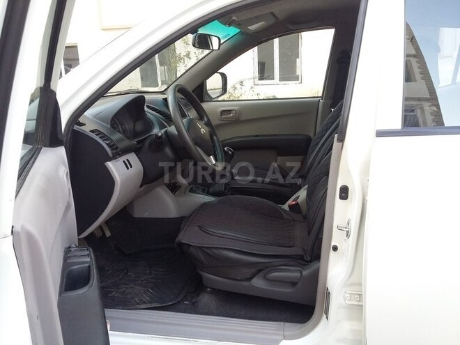 Mitsubishi L200 2014, 71,000 km - 2.5 l - Bakı