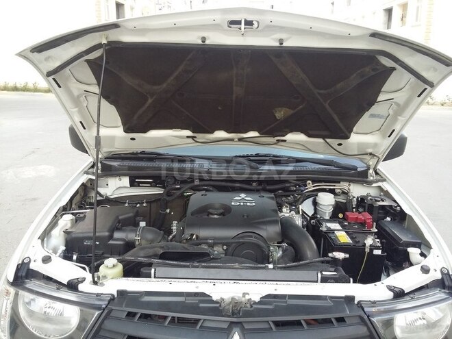 Mitsubishi L200 2014, 71,000 km - 2.5 l - Bakı