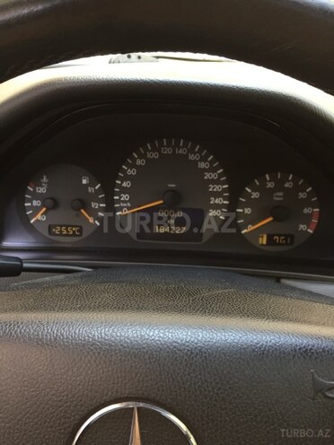 Mercedes E 240 2001, 184,300 km - 2.6 l - Bakı
