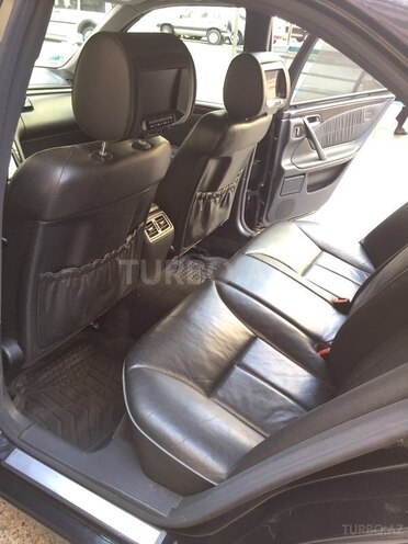 Mercedes E 240 2001, 184,300 km - 2.6 l - Bakı