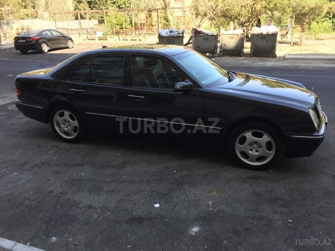 Mercedes E 240 2001, 184,300 km - 2.6 l - Bakı