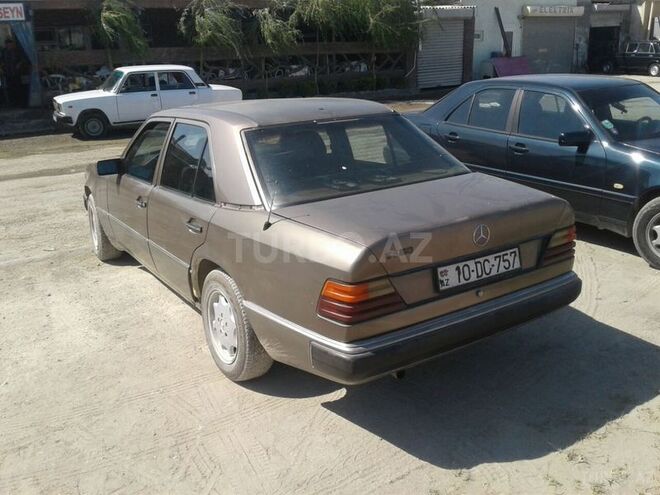Mercedes E 260 1992, 325,000 km - 2.6 л - Bakı