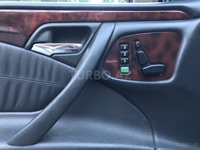 Mercedes E 220 2001, 327,000 km - 2.2 l - Bakı