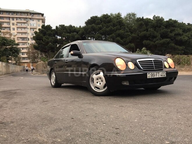 Mercedes E 220 2001, 327,000 km - 2.2 l - Bakı