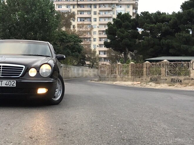 Mercedes E 220 2001, 327,000 km - 2.2 l - Bakı