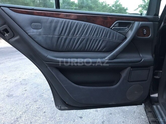 Mercedes E 220 2001, 327,000 km - 2.2 l - Bakı