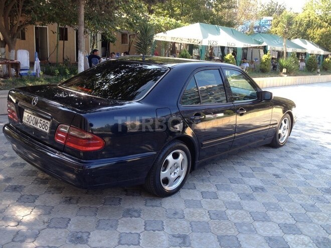 Mercedes E 220 2000, 327,453 km - 2.2 l - Bakı