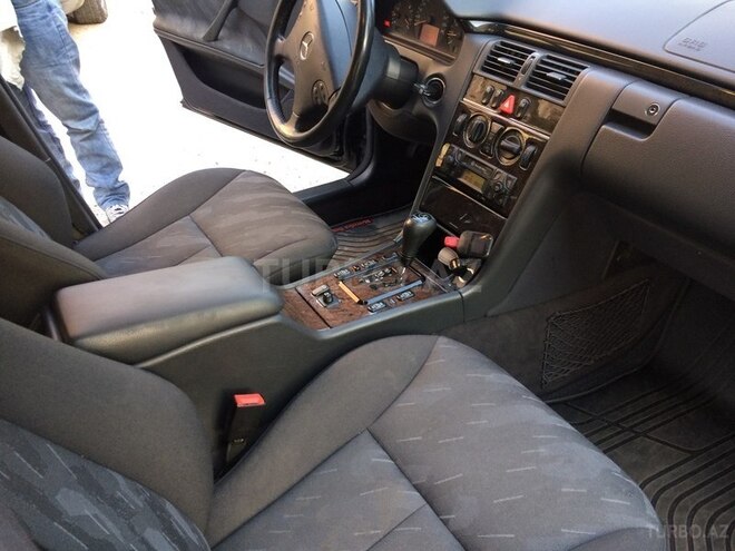 Mercedes E 240 2000, 160,000 km - 2.4 l - Bakı